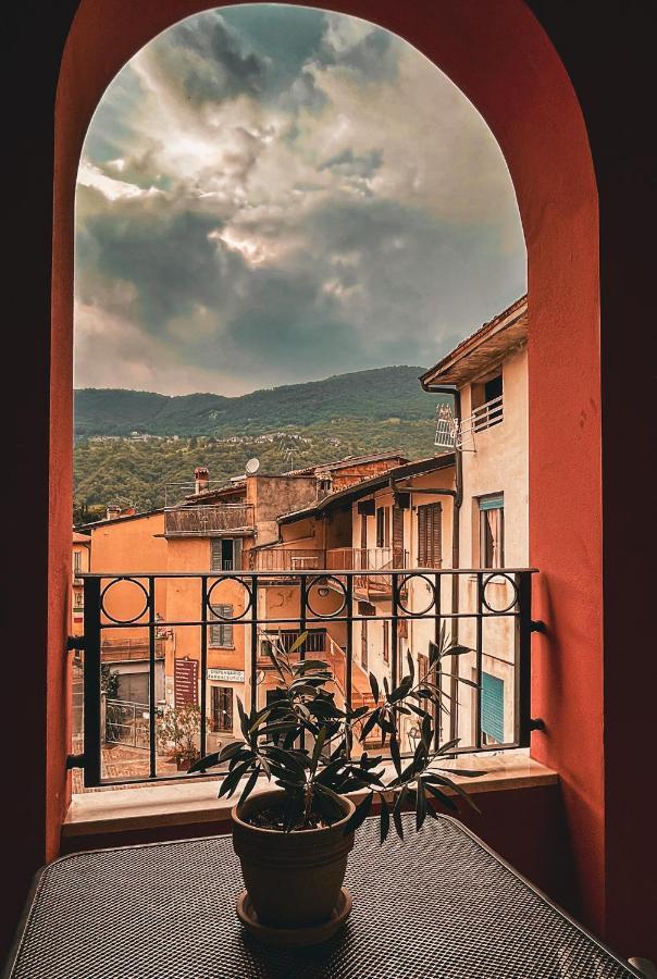 Casa Vacanze Al Lago P2 Monasterolo del Castello Ngoại thất bức ảnh